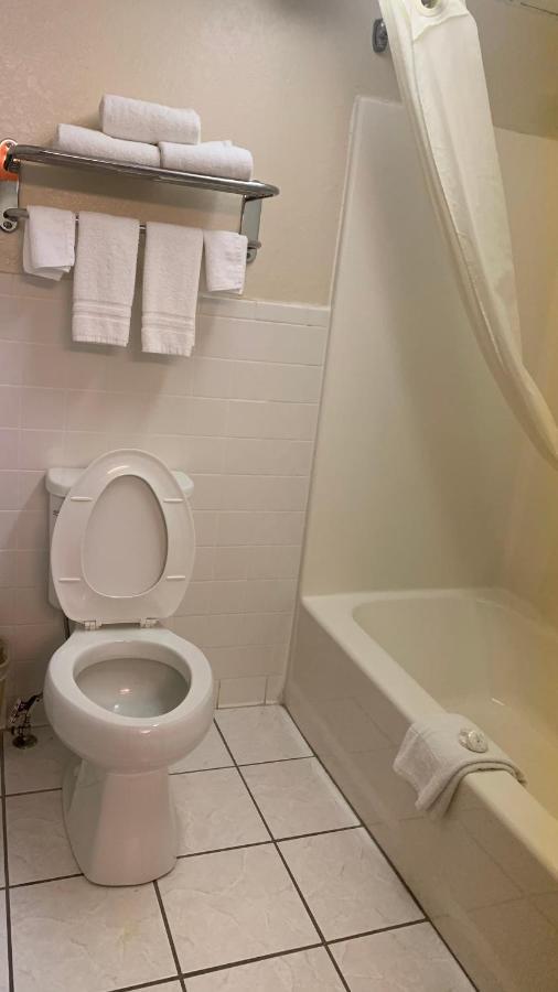 Regency Inn And Suites Stilwell Bagian luar foto