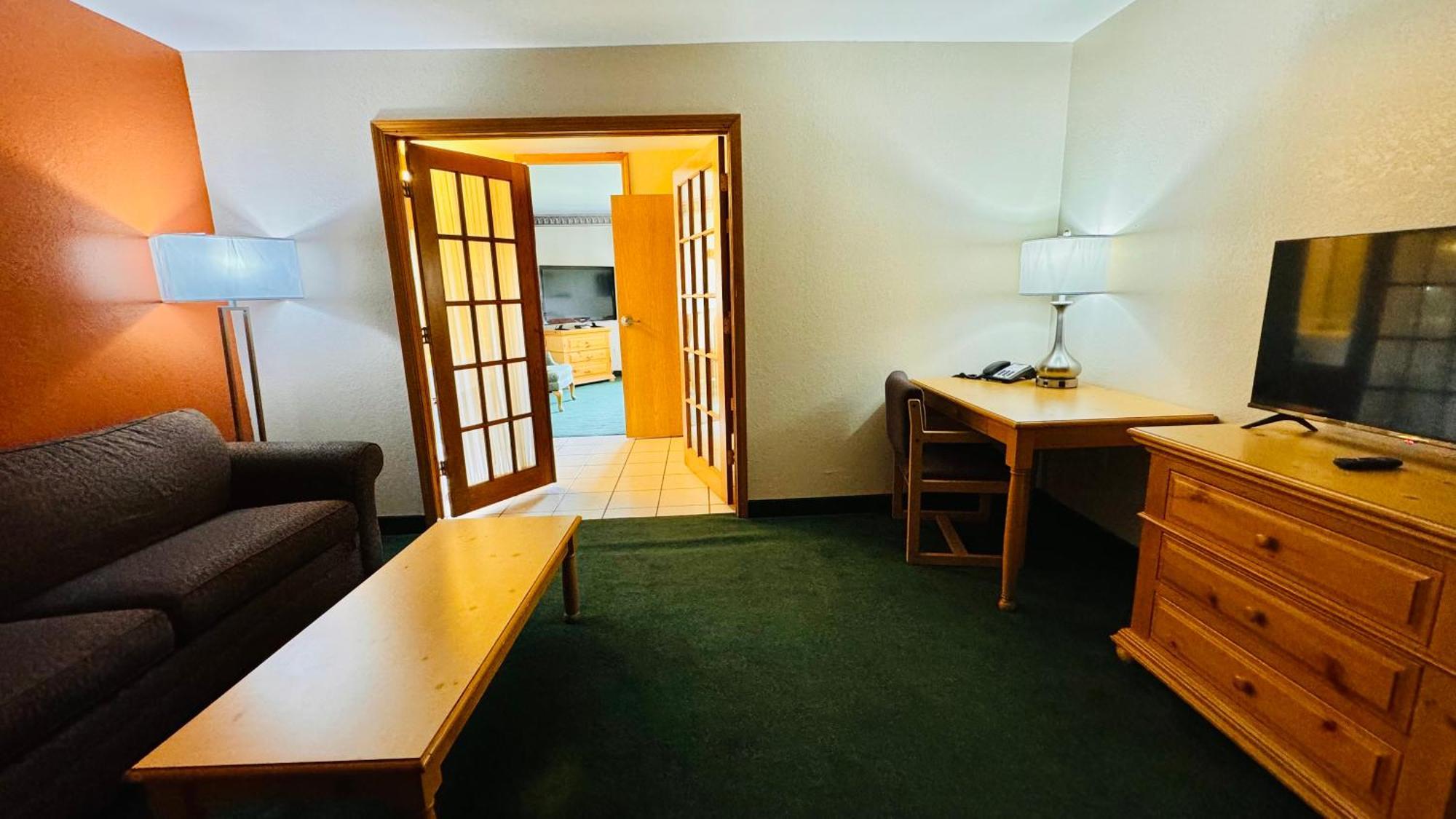 Regency Inn And Suites Stilwell Bagian luar foto