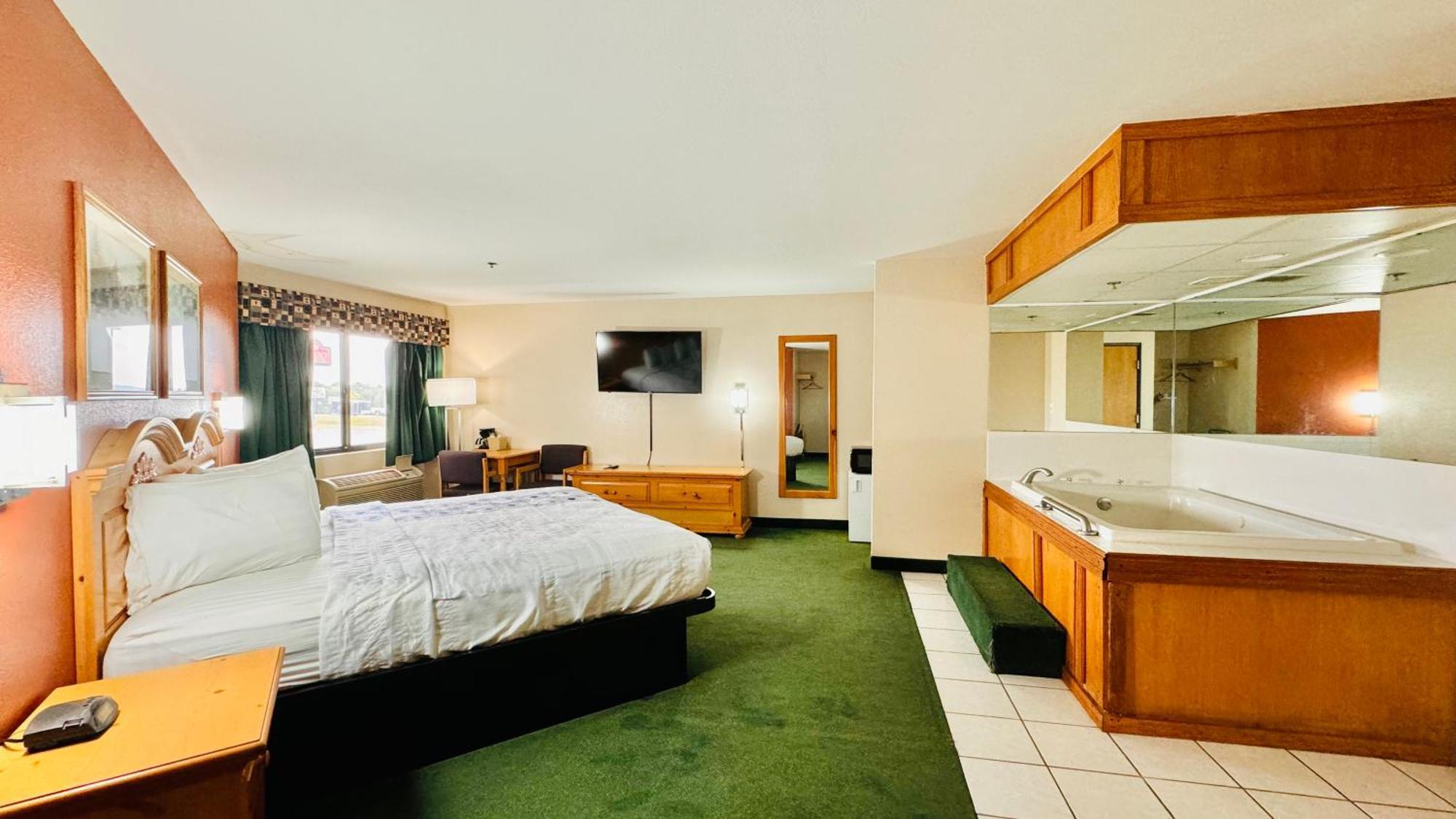 Regency Inn And Suites Stilwell Bagian luar foto
