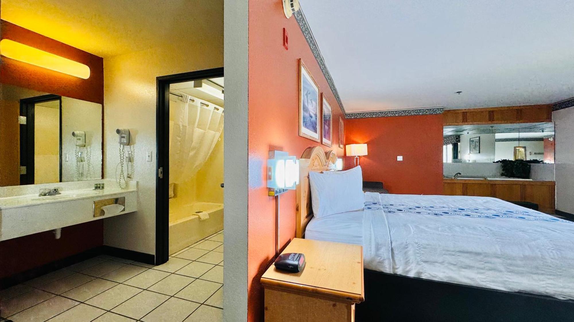 Regency Inn And Suites Stilwell Bagian luar foto