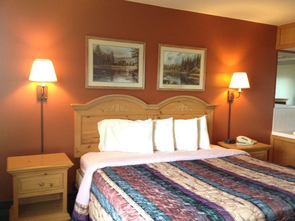 Regency Inn And Suites Stilwell Bagian luar foto