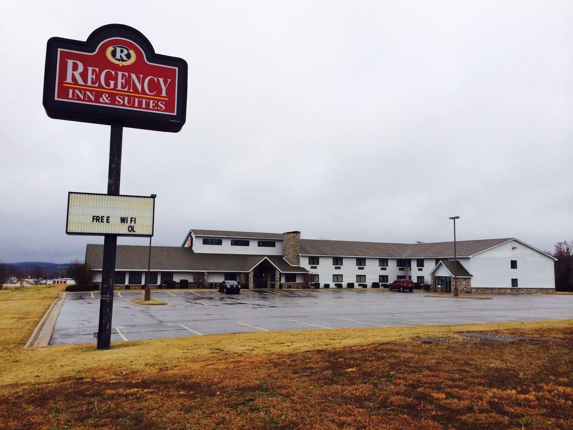 Regency Inn And Suites Stilwell Bagian luar foto