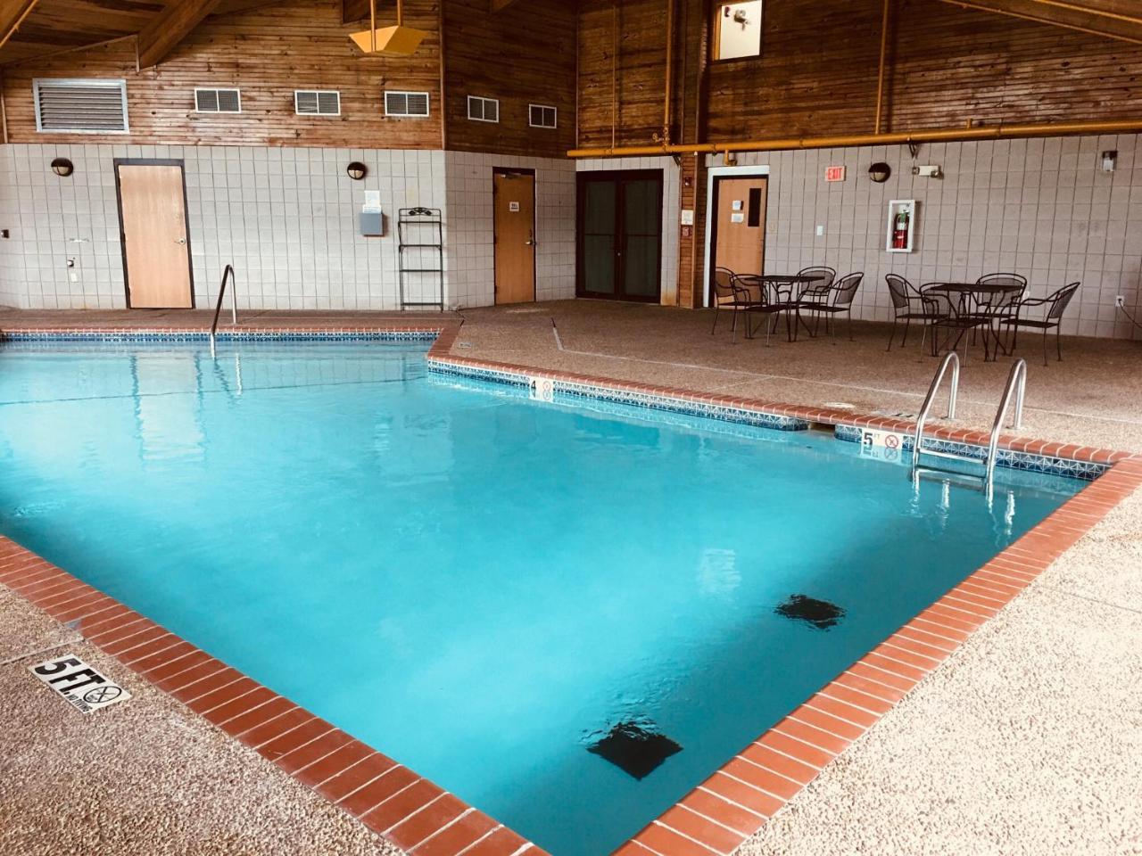 Regency Inn And Suites Stilwell Bagian luar foto